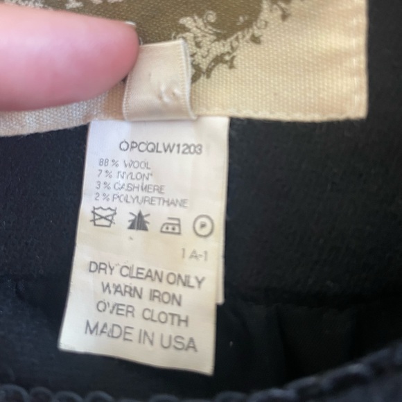 NAVE. Size women’s 2 , but runs big! More like a 6. Color black. - Picture 4 of 14